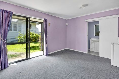 Photo of property in 10 Iredale Road, Hawera, 4610