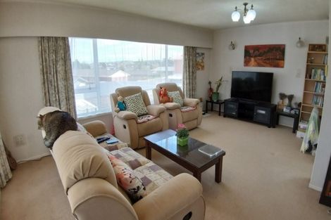 Photo of property in 18 Tupaki Place, Pakuranga Heights, Auckland, 2010