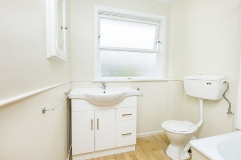 Photo of property in Shakespeare Flats, 8/48 Merton Street, Trentham, Upper Hutt, 5018