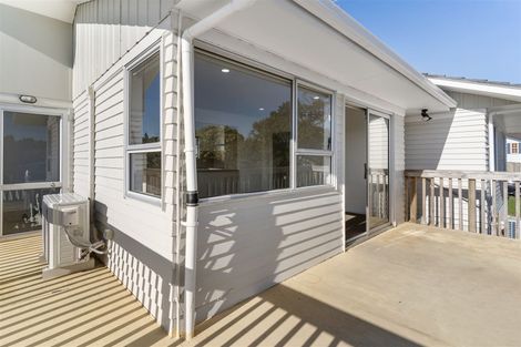 Photo of property in 42 Tamahere Drive, Glenfield, Auckland, 0629