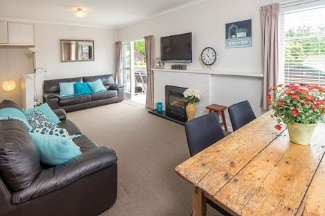 Photo of property in 60 Uxbridge Road, Mellons Bay, Auckland, 2014
