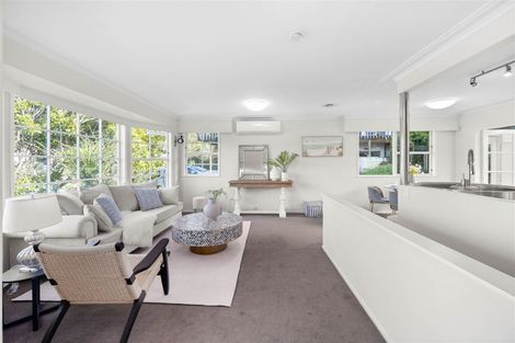 Photo of property in 14 Sovereign Place, Glenfield, Auckland, 0629