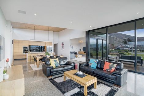 Photo of property in 4 Eden Close, Wanaka, 9305