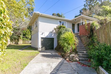 Photo of property in 29 Kahikatea Grove, Paparangi, Wellington, 6037