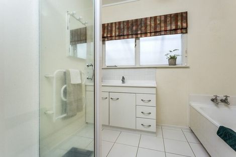 Photo of property in 64 Eskdale Road, Birkdale, Auckland, 0626