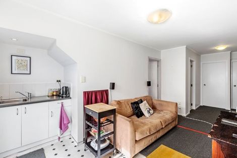 Photo of property in 16 Kearney Place, Massey, Auckland, 0614