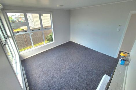 Photo of property in 20 Farnborough Crescent, Mangere, Auckland, 2022