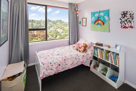 Photo of property in 102 Ruskin Road, Newlands, Wellington, 6037