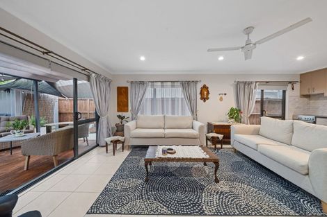 Photo of property in 3 Bezar Place, Flat Bush, Auckland, 2016