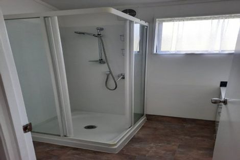 Photo of property in 3/180 Henderson Valley Road, Henderson, Auckland, 0612