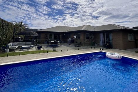 Photo of property in 14 Will Street, Huapai, Kumeu, 0810