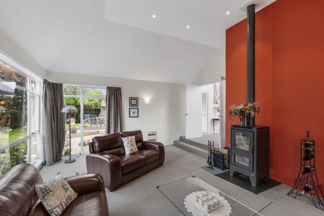 Photo of property in 33 Glenburn Place, Avonhead, Christchurch, 8042