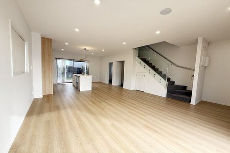 Photo of property in 52a Crestview Rise, Papakura, 2110