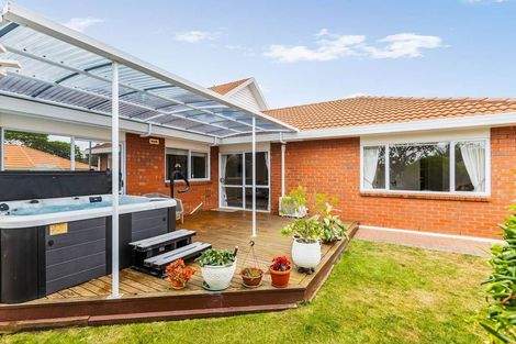 Photo of property in 15 Newinn Crescent, East Tamaki Heights, Auckland, 2016