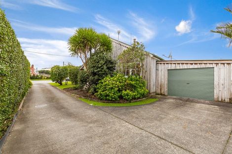 Photo of property in 1/10 Springbank Lane, Te Atatu Peninsula, Auckland, 0610