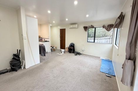 Photo of property in 79 Kemp Road, Massey, Auckland, 0614