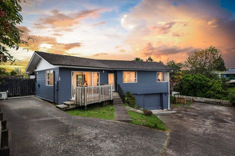 Photo of property in 15 Vina Place, Massey, Auckland, 0614