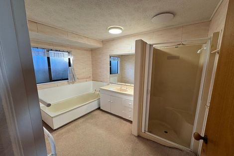 Photo of property in 131 Sunset Road, Totara Vale, Auckland, 0632