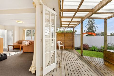 Photo of property in 99 Hobsonville Road, West Harbour, Auckland, 0618