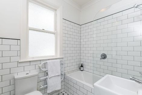 Photo of property in 17u4 Oriental Terrace, Oriental Bay, Wellington, 6011