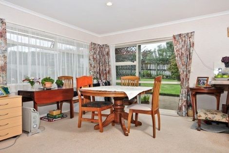 Photo of property in 8 Hollinger Place, Nawton, Hamilton, 3200