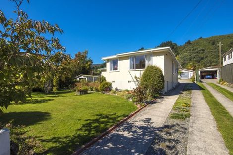 Photo of property in 53 Hampden Street, Picton, 7220