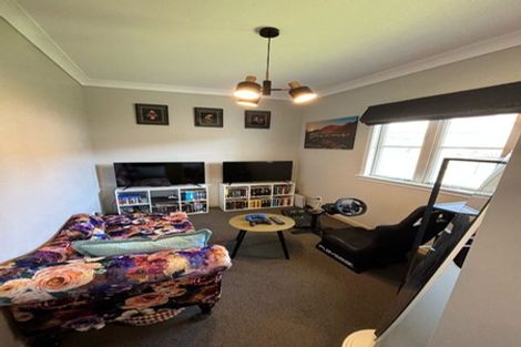 Photo of property in 18 Young Grove, Stokes Valley, Lower Hutt, 5019