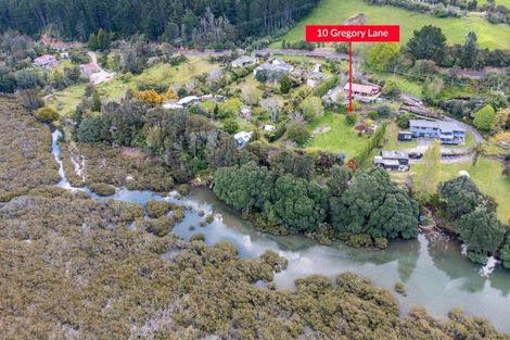 Photo of property in 10 Gregory Lane, Whangamata, 3691