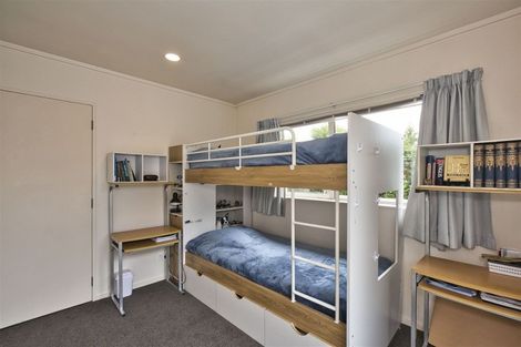 Photo of property in 2/8 Bronzewing Terrace, Unsworth Heights, Auckland, 0632