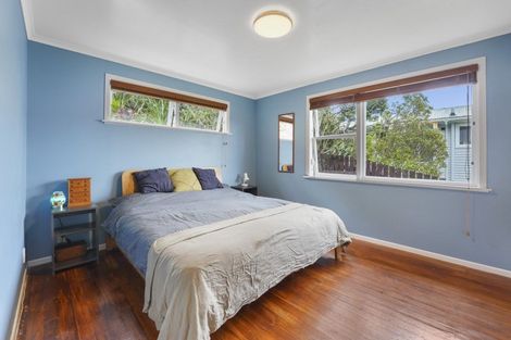 Photo of property in 1 Innes Way, Newlands, Wellington, 6037