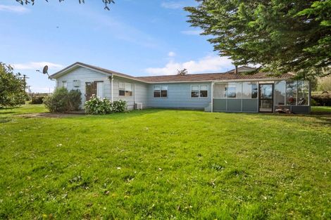 Photo of property in 35- 37 Tokomaru Road, Tokomaru, Palmerston North, 4474