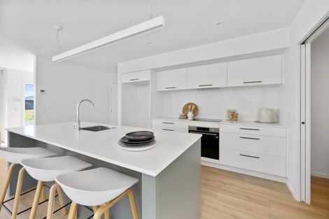 Photo of property in 10 Cassin Place, Taradale, 4112