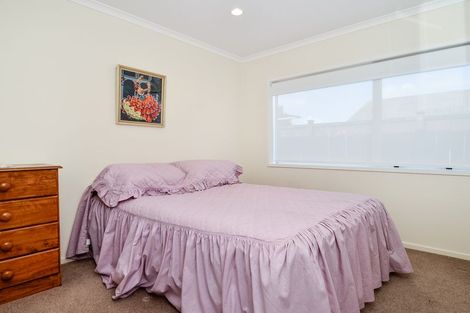 Photo of property in 10 Freestone Place, Henderson, Auckland, 0612