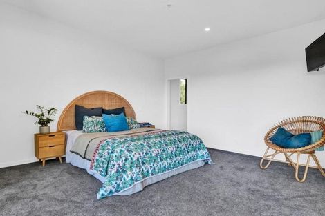 Photo of property in 2 Wairau Road, Oakura, 4374