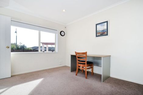 Photo of property in 10 Freestone Place, Henderson, Auckland, 0612
