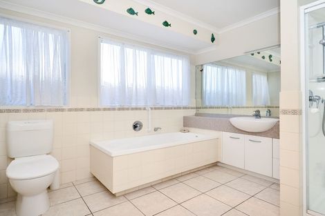 Photo of property in 10 Freestone Place, Henderson, Auckland, 0612