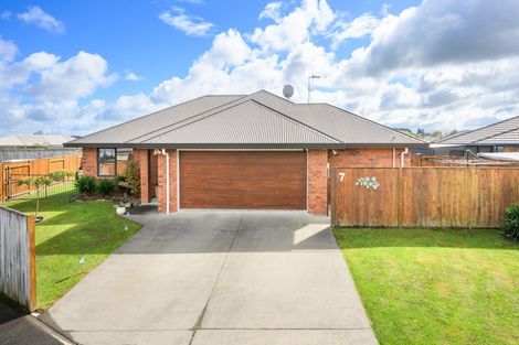 Photo of property in 7 Medallion Court, Kelvin Grove, Palmerston North, 4414