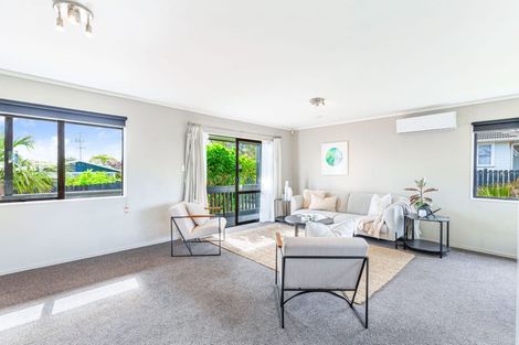 Photo of property in 91a/2 Beach Road, Te Atatu Peninsula, Auckland, 0610