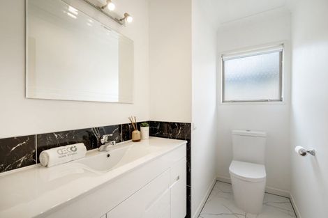 Photo of property in 11 English Oak Drive, Schnapper Rock, Auckland, 0632