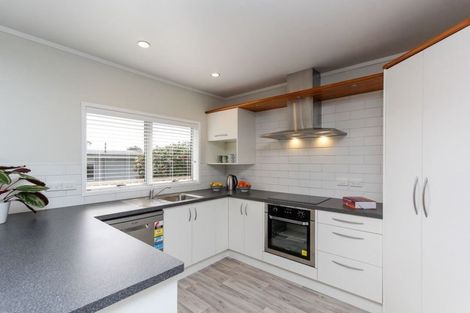 Photo of property in 12 Montana Place, Merrilands, New Plymouth, 4312