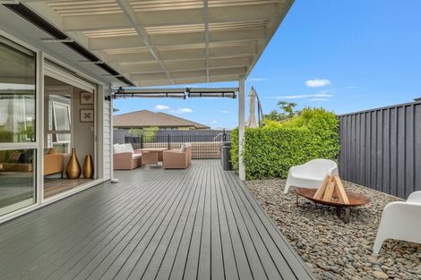 Photo of property in 14 Aporo Drive, Kumeu, 0810