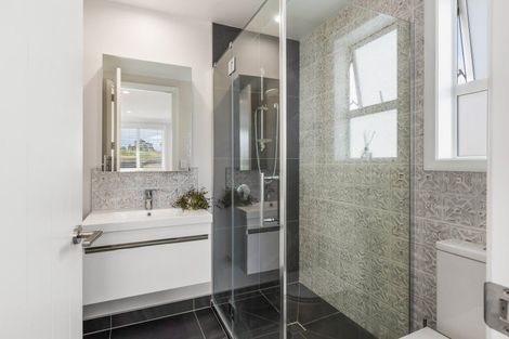 Photo of property in 140 Godfrey Drive, Orewa, 0931