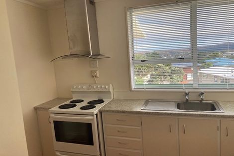 Photo of property in 35a Edgecombe Street, Newlands, Wellington, 6037