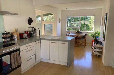 Photo of property in 43 Holt Avenue, Torbay, Auckland, 0630