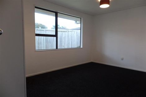 Photo of property in 185a/2 Royal Road, Massey, Auckland, 0614