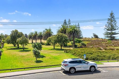 Photo of property in 10 Karewa Parade, Papamoa Beach, Papamoa, 3118