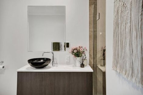 Photo of property in 15 Bracken Street, New Plymouth, 4310