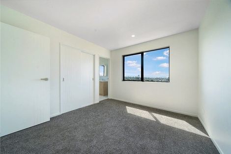 Photo of property in 1/16 Hewlett Road, Massey, Auckland, 0614