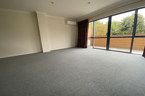 Photo of property in 2 Stella Grove, Newlands, Wellington, 6037