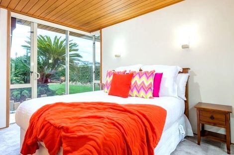 Photo of property in 96 Tindalls Bay Road, Tindalls Beach, Whangaparaoa, 0930